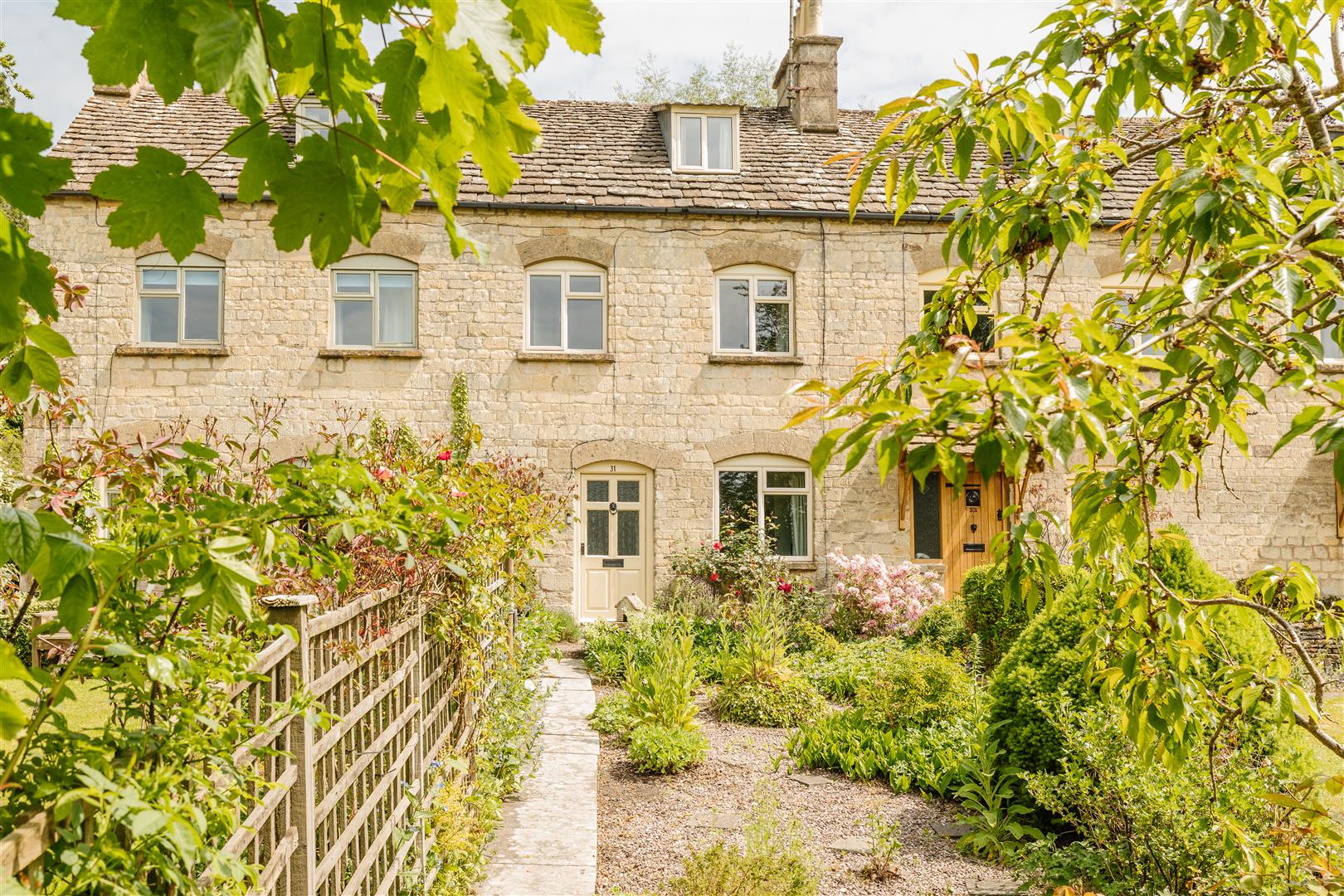 Well Hill, Minchinhampton. Ford Loveday Estate Agency